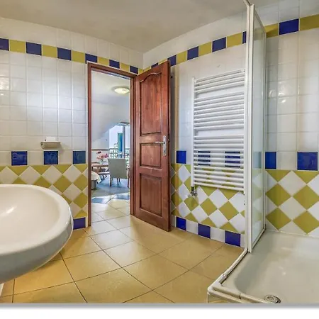 Laky Apartman *