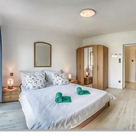 Laky Apartman